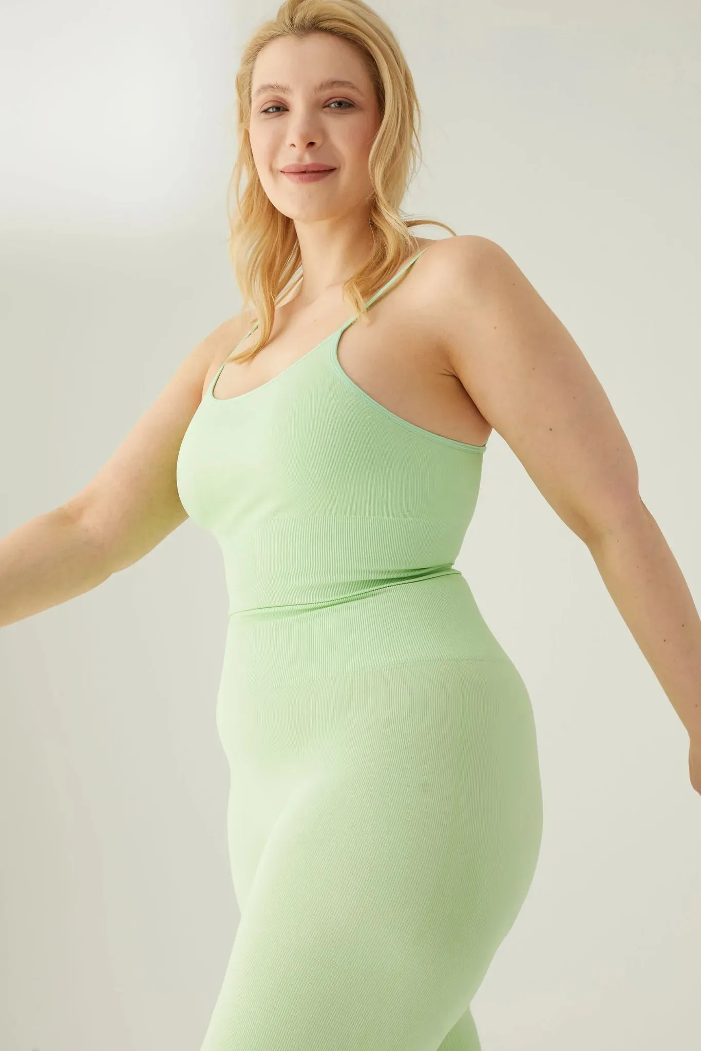 Form & Grace Seamless Leggings With Wide Waistband Pistachio