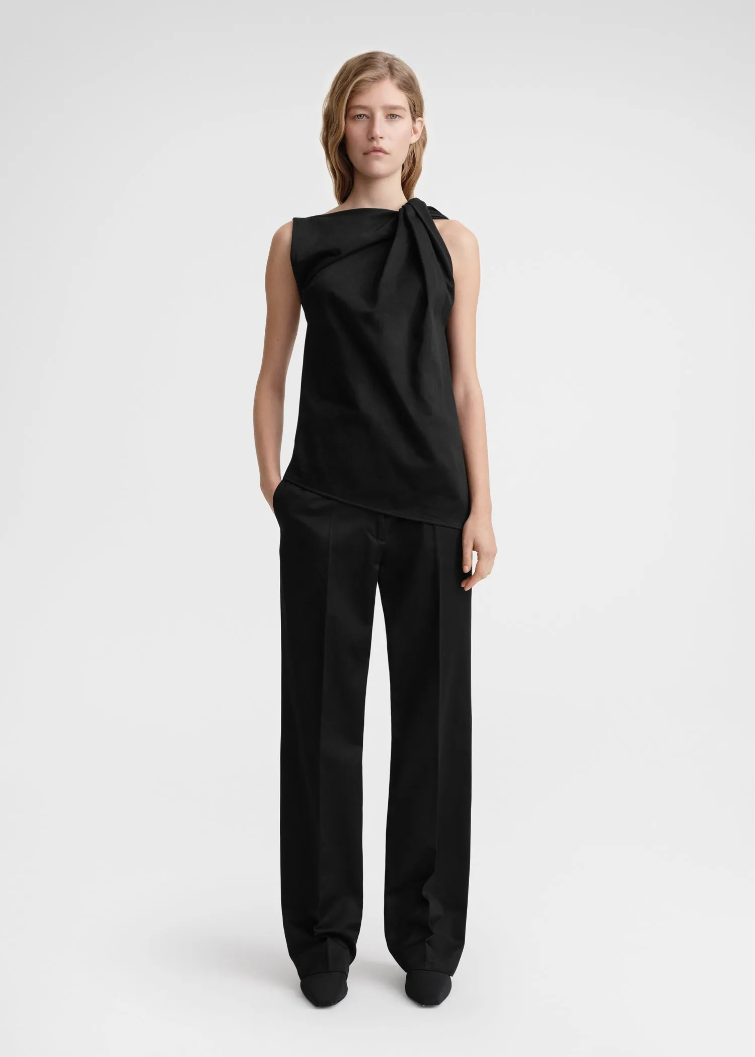 Shoulder-twist top black