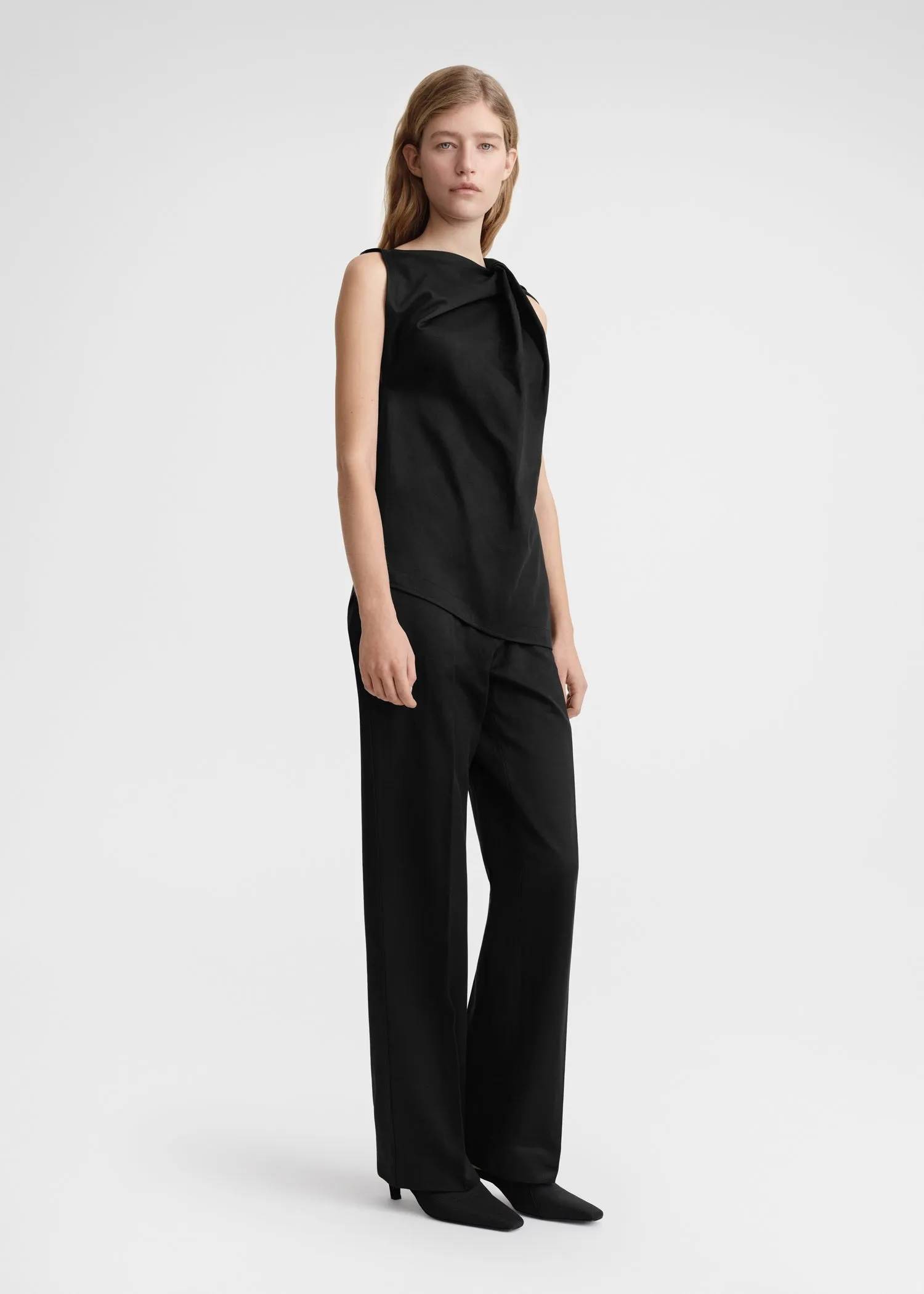 Shoulder-twist top black